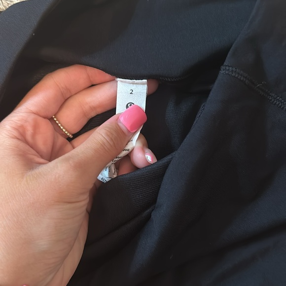 Lulemon - Picture 3 of 3